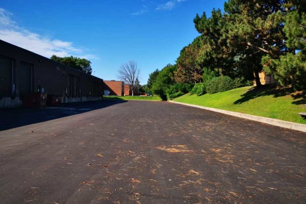 Commercial-property-asphalt-paving