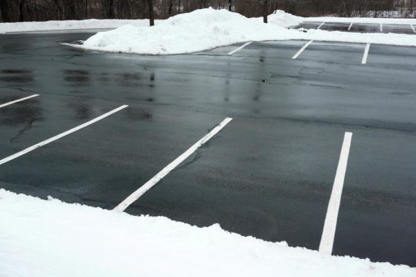 parking-lot-snow-plowing-and-salting