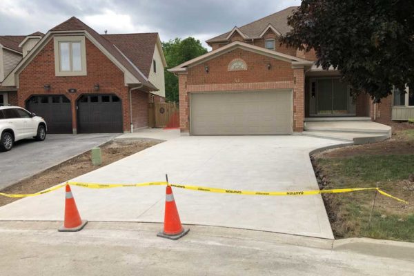 residential-concrete-driveway-with-concrete-steeps