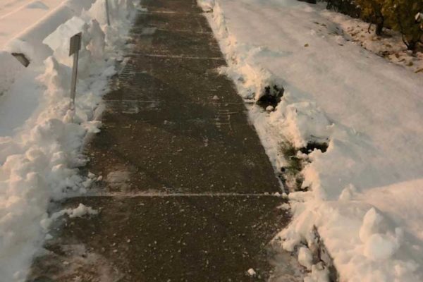 residential-snow-removal-side-walk-salting